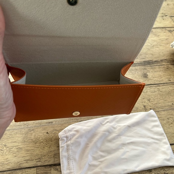 COPY - New Tory Burch Eyeglass Case with Fabric Pouch. - Picture 8 of 10